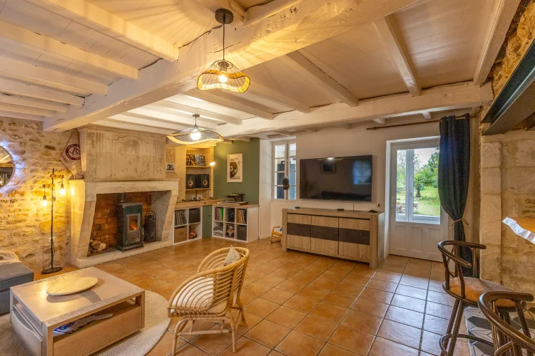 Renovated Charentaise House 123 m², with Garden and Dependencies photo 2