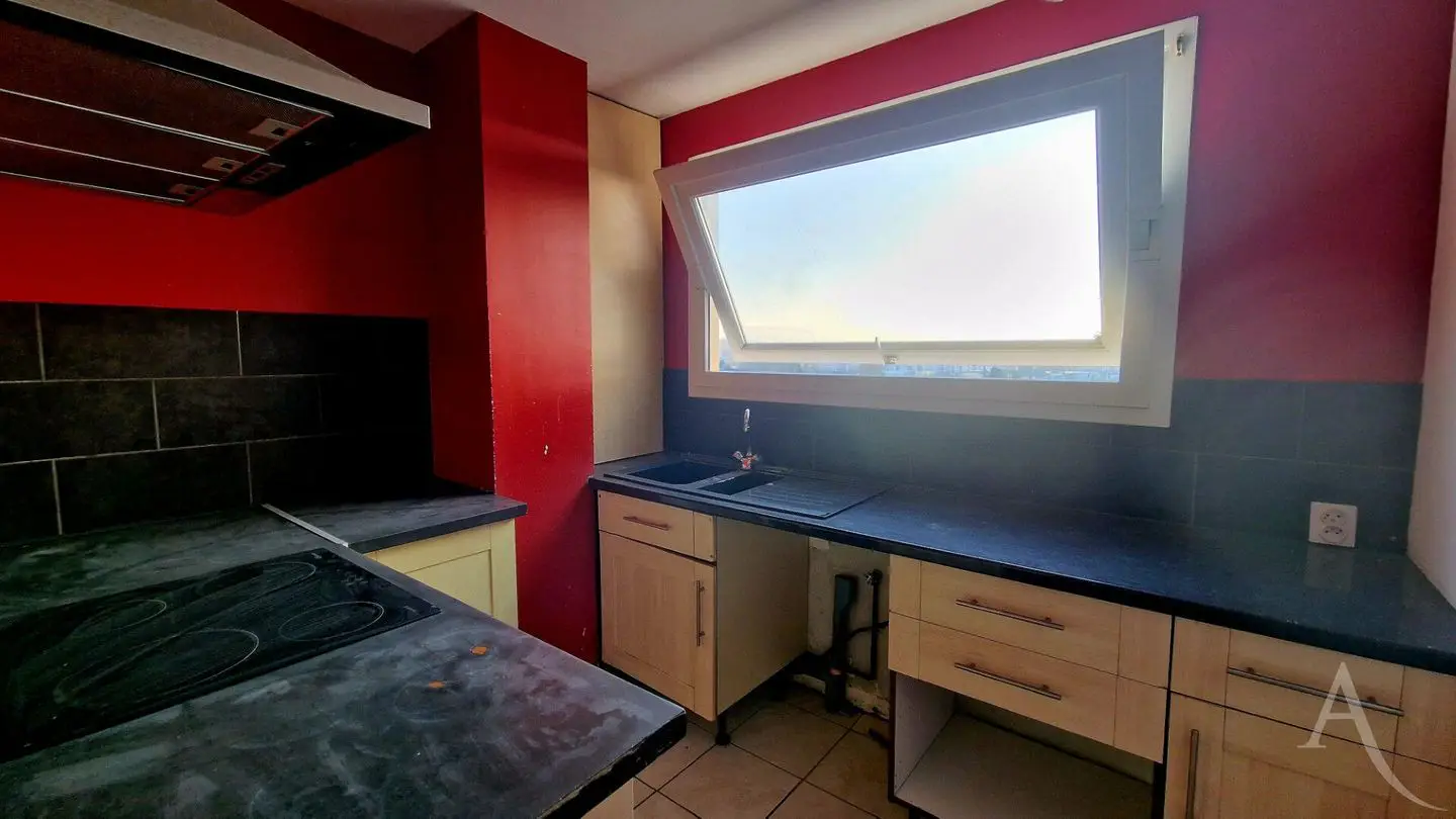 Apartment for sale in Mantes La Jolie — 2 bedrooms, 57 m² photo 3