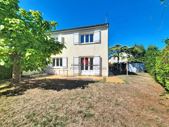 House for Sale in Carbon-Blanc photo 2