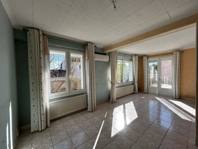 3-Bedroom Villa with Basement and Garage photo 5