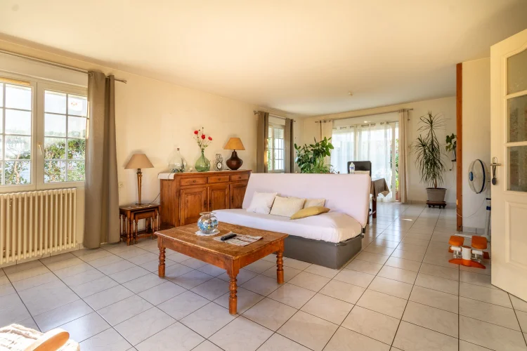 Saint-Savinien: Single-Storey House, 97 m², Large Garage, 719 m² Plot photo 4