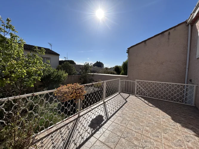 3-Bedroom Villa with Basement and Garage photo 3