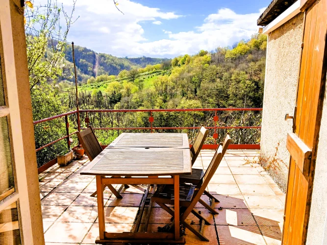Charming House with Exceptional Views – Great Renovation Potential – 96 m² photo 2