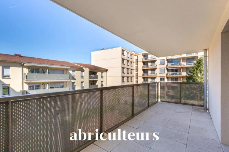 4-Room Apartment of 85 m² with Balcony and Parking – Vénissieux, Rue Paul Bert photo 2