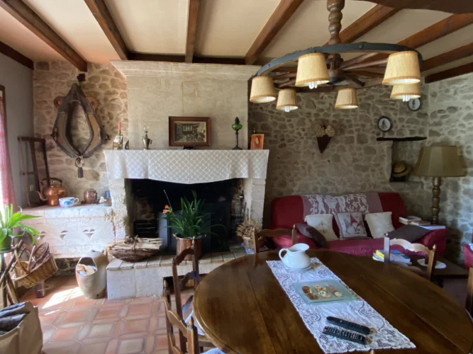 Brossac Area. Charming Cottage with Development Potential. photo 5