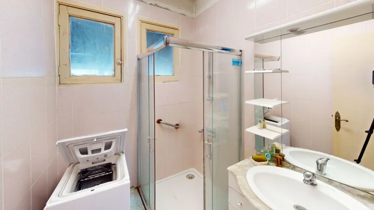 Spacious House in Need of Renovation photo 4