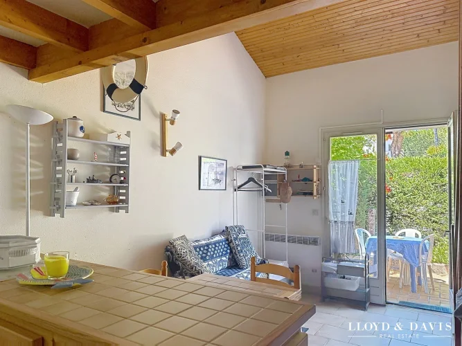 House for Sale in Saint-Georges-De-Didonne photo 4