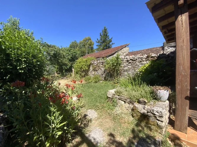 For Sale Gramat Downtown Walking Distance – Charming Renovated House with Garden, 3 Bedrooms, Garage and Outbuilding. photo 3