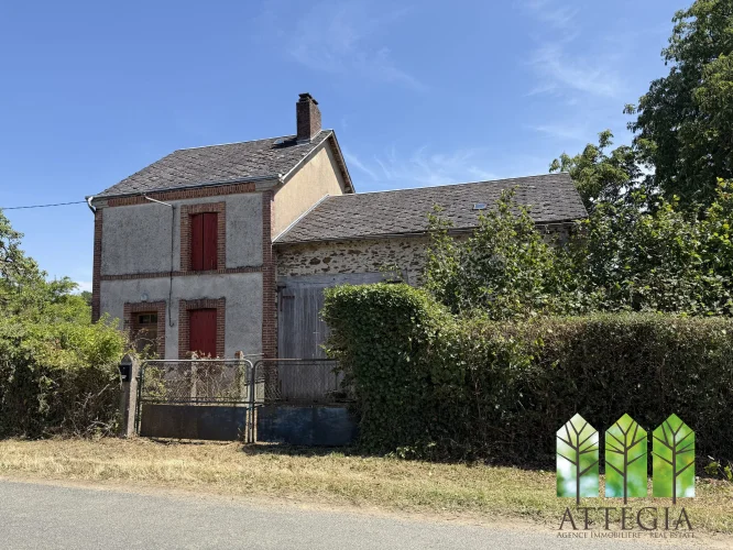 Between Bonnat and Aigurande – Renovation Project with Attached Barn,