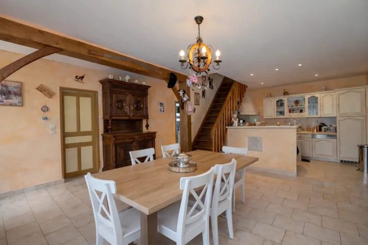 House with Garden, Garage and Outbuilding Near Shops photo 4