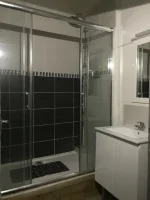 In Marissel, a Very Nice Renovated 65m² Apartment with Parking. photo 3