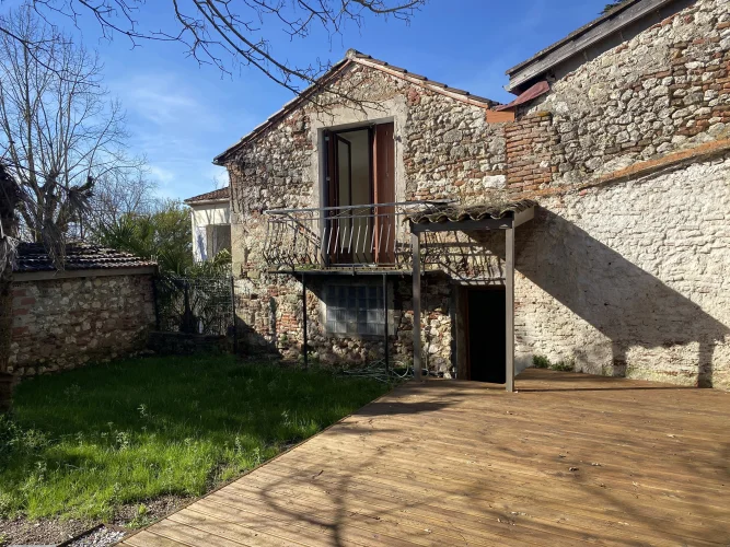 Charming Stone House in the Heart of Historic Penne-D'agenais with Stunning Basilica Views