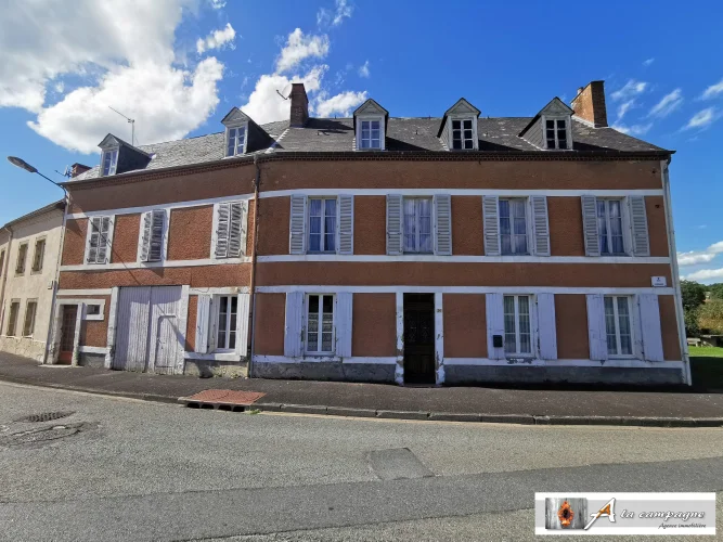 Charming Property Complex in a Pleasant Village. A Must-See! photo 2