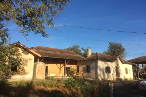 Beautifully Renovated 19th-Century Farmhouse with 6,809 m² of Land, Outbuildings & Countryside Setting