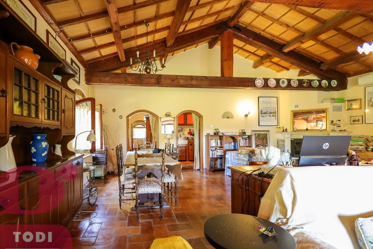 Property in Todi photo 5