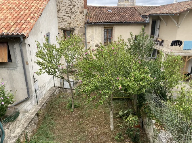House in the Centre Town, to be Refresh with Garage, Courtya photo 2
