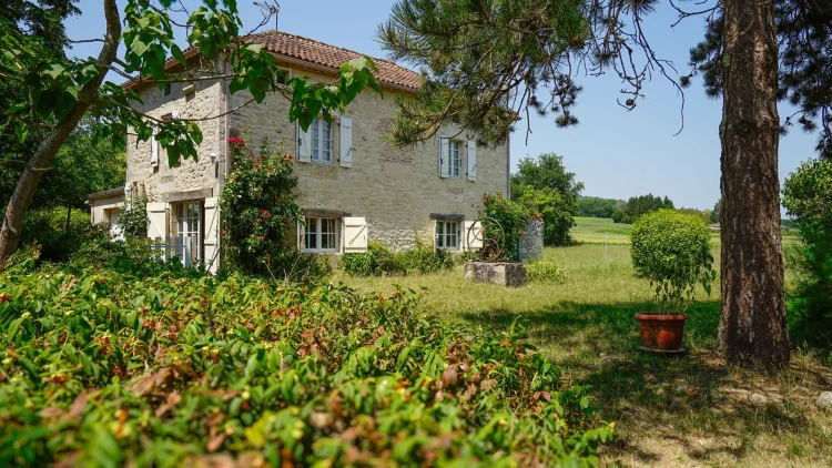 Quercy-Style Stone House of Approximately 100 m², Former Forge, with Garage and 3187 m² of Land