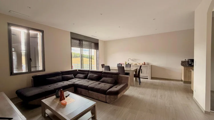 Set in a Quiet and Sought-after Location in Roquelaure, this 99 m² House Offers a Pleasant Living photo 5