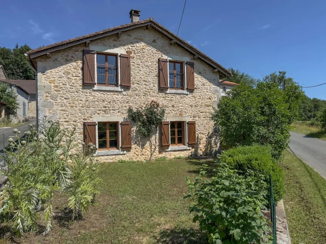 2 Buildings for the Price of One. Potential for Income.