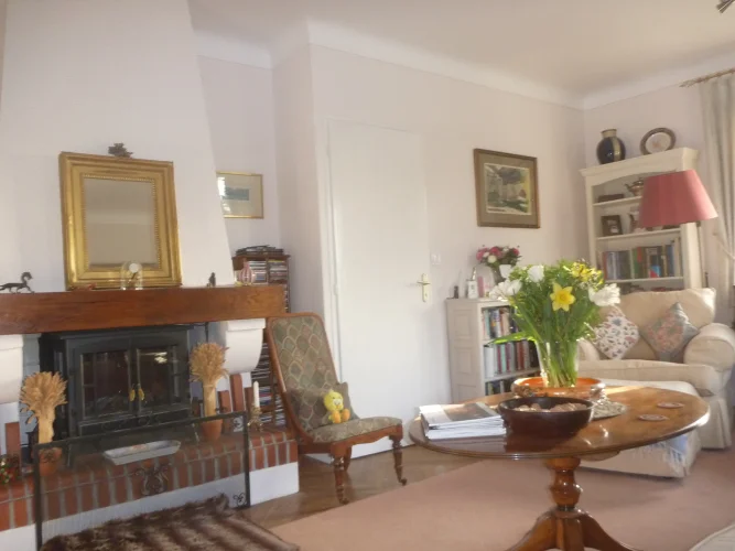 Elegant Blue Shuttered Pied-a-Terre Villa in own Grounds with Drive and Swimming Pool photo 2