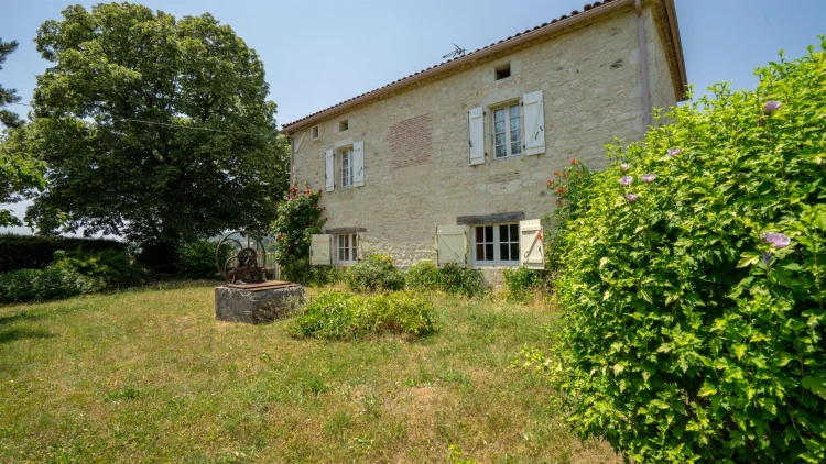 Quercy-Style Stone House of Approximately 100 m², Former Forge, with Garage and 3187 m² of Land photo 3