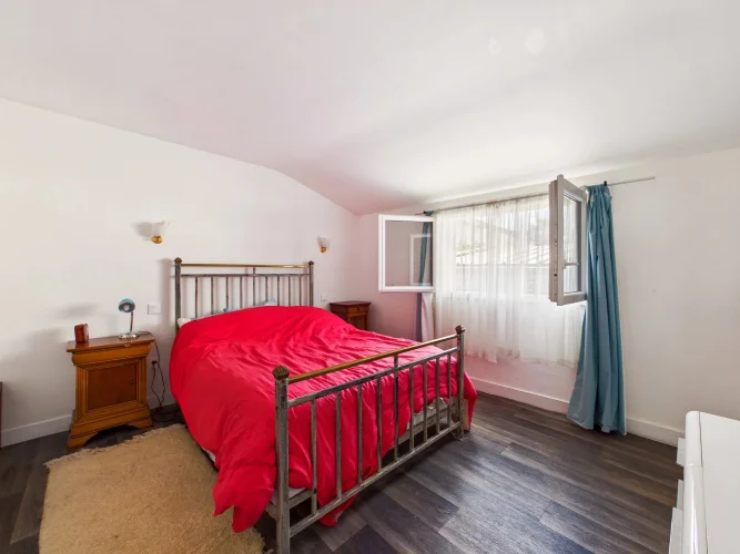 Primely-Placed, 3-Bed Town House with Garage and Balcony photo 5