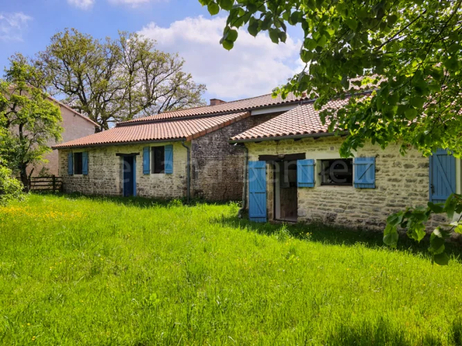 Charming Renovated Longère with Possibility of Gite, Outbuil photo 2