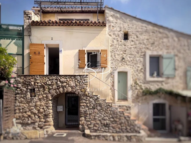 For Sale: Village House with Terrace in Lorgues, Provence