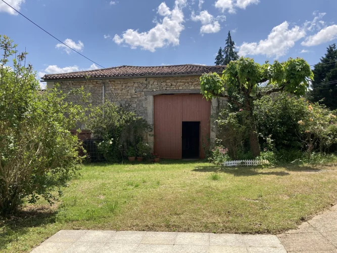 La Rochefoucauld Area Pretty Country House with 2 Barns and Garden photo 2