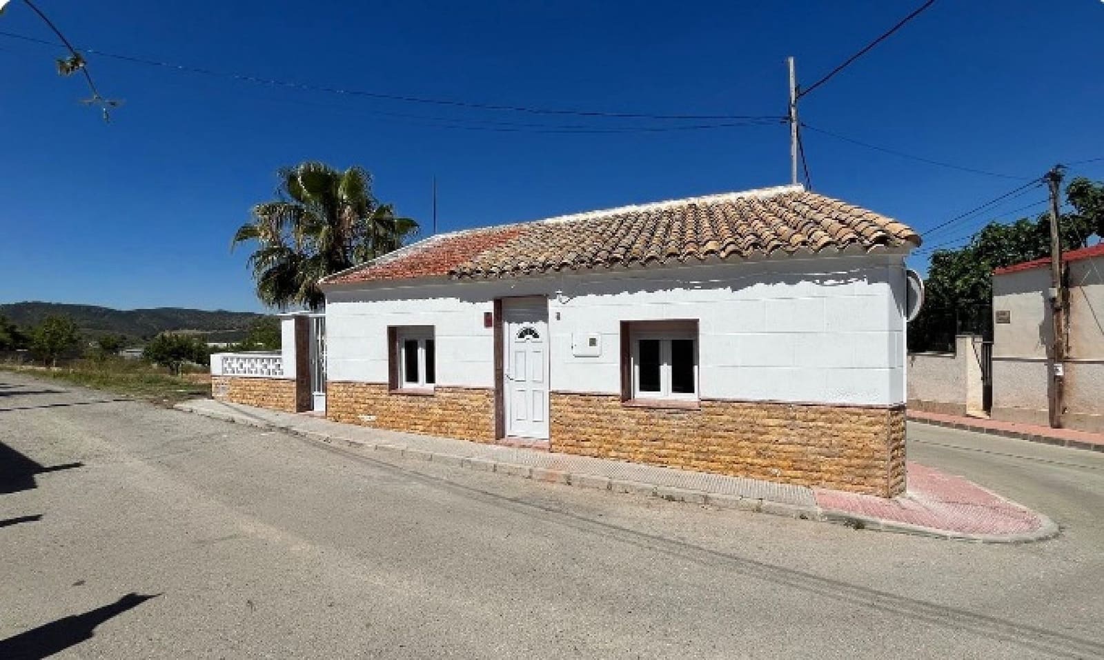 Townhouse for sale in L'Algueña / Alguenya, Alicante