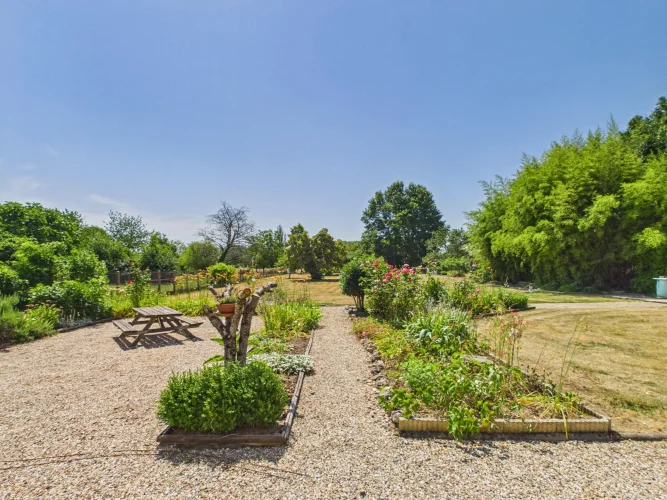 Pretty 3 Bed Single Storey Home photo 2