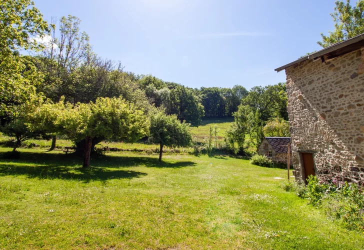 Superb Renovated Stone House with Barn and Land just a Stone's Throw from Guéret and Courtille photo 5