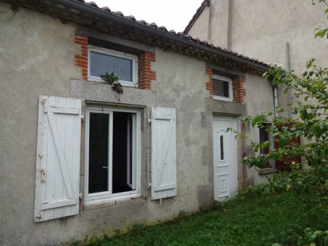 10 Min Bellac, Partially Renovated House, with Habitable Section