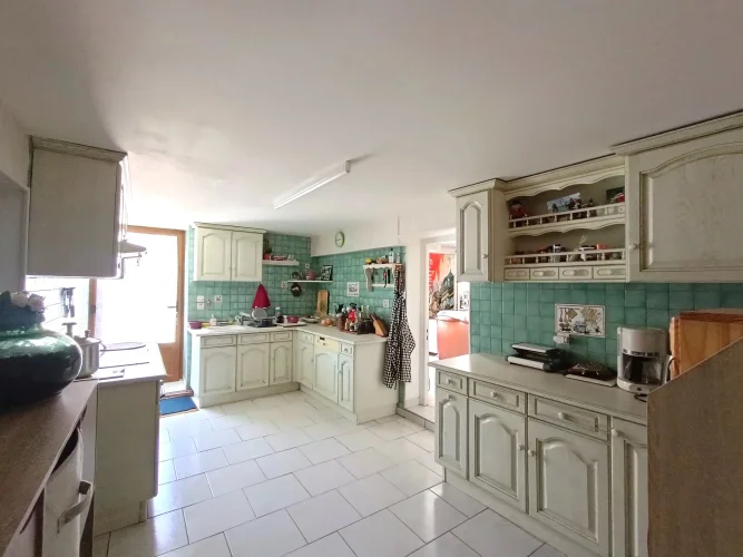 Large 5-6 Bedroom Townhouse with Parking and Lots of Potential photo 3