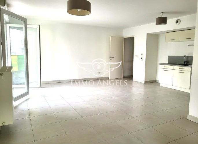 2-Bedroom Apartment with Large Terrace photo 2