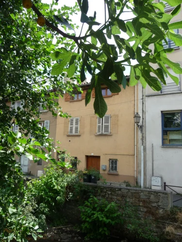Montbrison Town Centre 'A Little Corner of Paradise' Townhouse