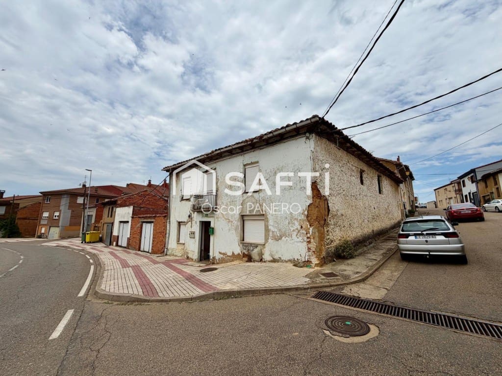 Villa for sale in Valverde de la Virgen, León