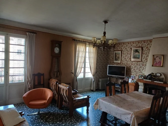 House with Views of the Chateau photo 3