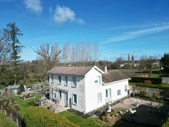 Charming 3-Bedroom Home in Scenic Ambernac, France photo 2