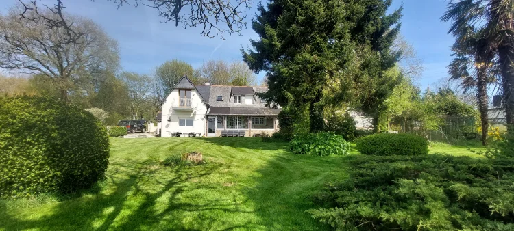 A True Retreat in Brittany, Serene Views in a Charming Village