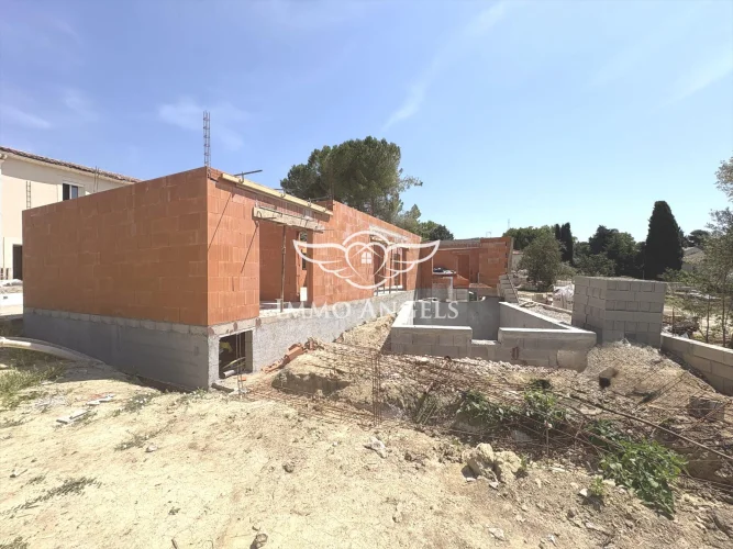 Rare 290 m² Buildable Lot in the Heart of a Sought-after Area photo 5