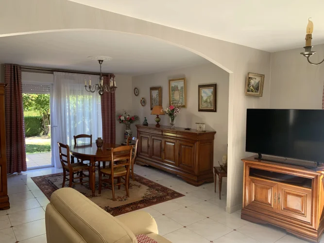 Spacious 5-Bedroom Village Home with Separate Accommodation photo 3