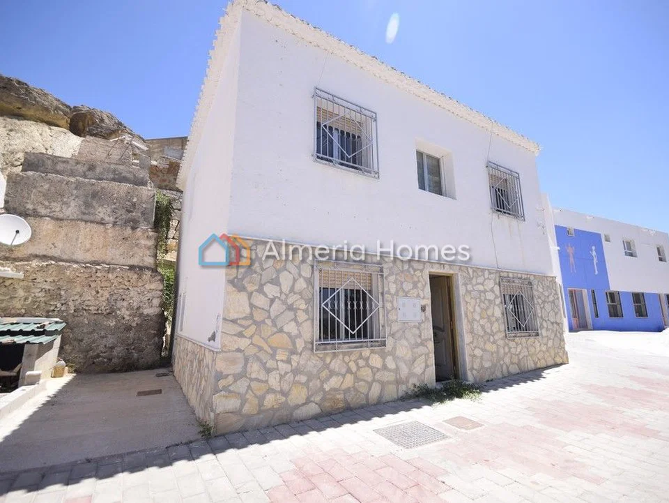 Town house in Partaloa, Almeria province