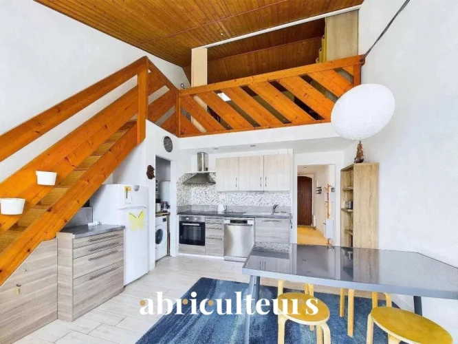 2-Bedroom Apartment with Sea View Balcony for Sale on Rue De la Pointe in L'herbaudière (85330) photo 2