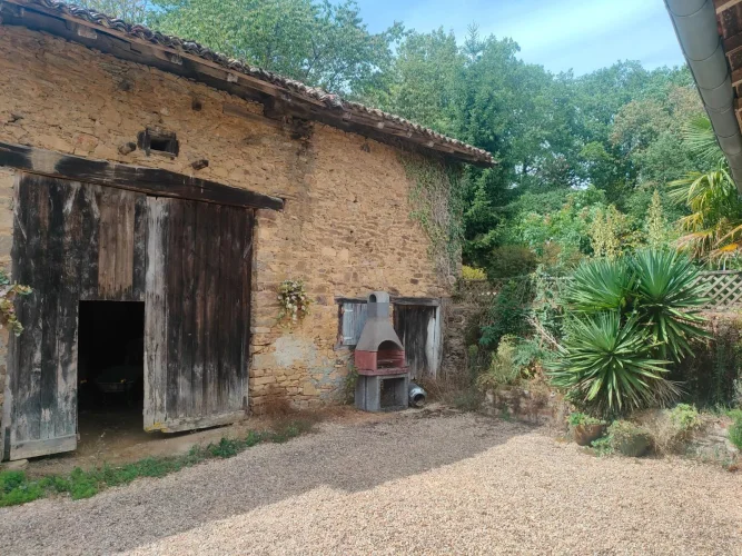 Large Flexible Property with Potential for Two Separate Homes photo 5