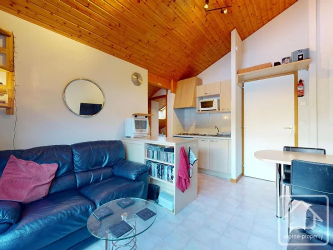 Apartment at the Foot of the Slopes of a Family-Friendly Resort, with Covered Parking