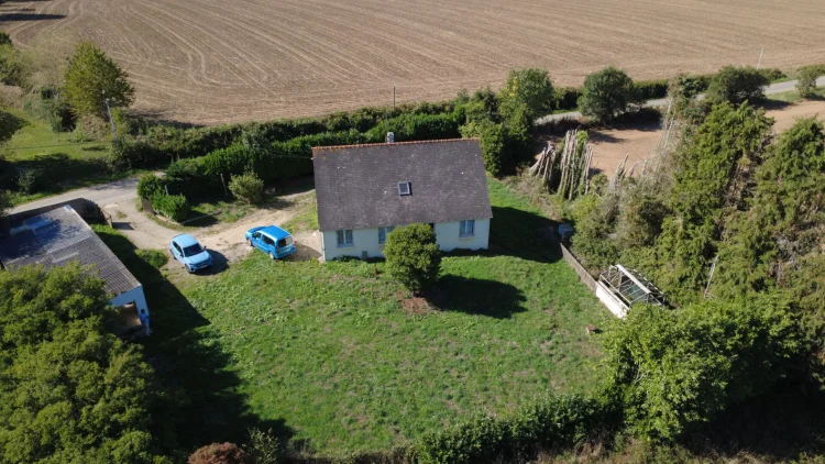 Finistère: Near Morlaix. Three Bed House of 130 m² with Workshop and 2.858 m² Garden, 30 Minutes from the Coast. photo 2