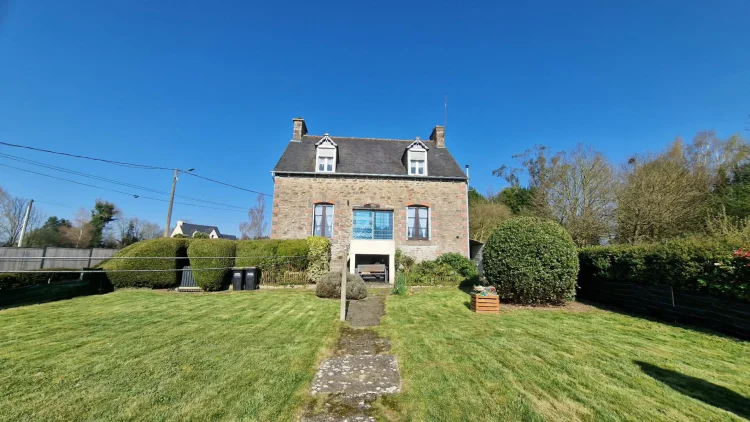 Côtes D'armor 3-Bedroom Stone Countryside House with Basement/Workshop, Garden and Grounds.