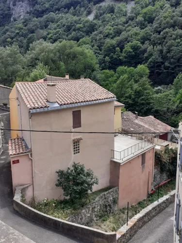 Beautiful Terraced House with Separate Self-Contained Airbnb Opportunity