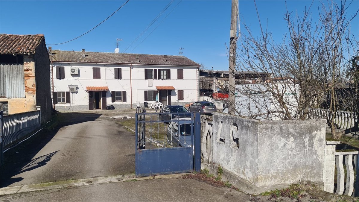 Property in Mezzana Bigli photo 3
